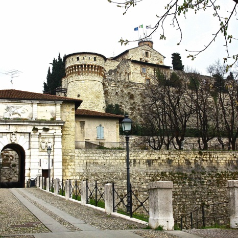Castello di Brescia - Portale d'ingresso